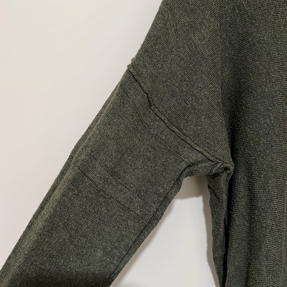 Forest green long-sleeved shirt, women’s size XS-S